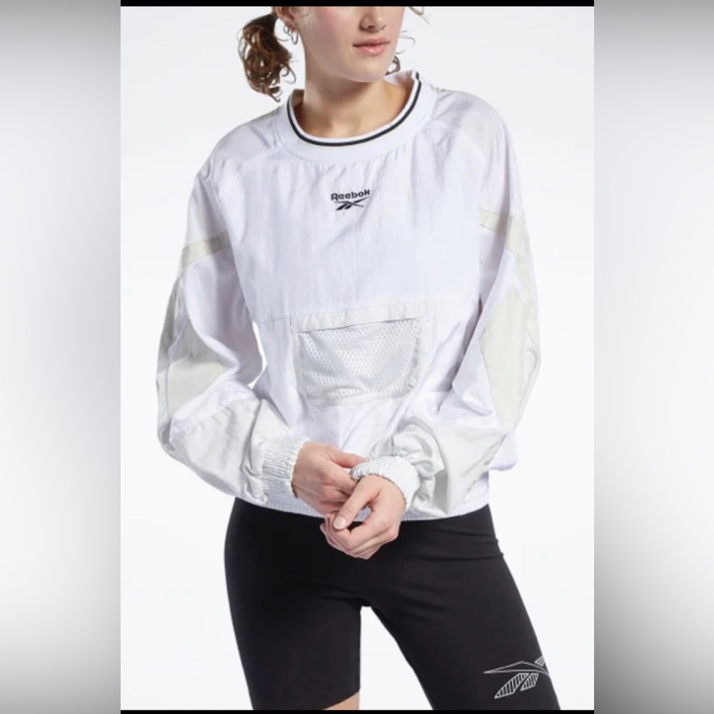 COPY - Classics Women’s Size S Twin Vector Crew White Sweatshirt